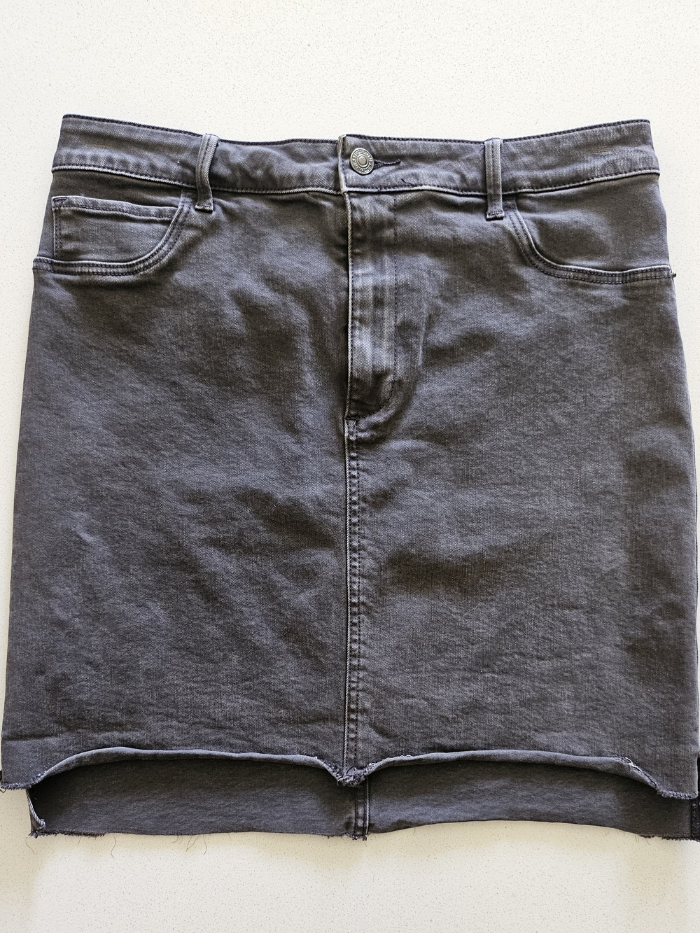 Abercrombie & Fitch Charcoal Gray Denim Stretch High Low Raw Hem Mini Skirt 27